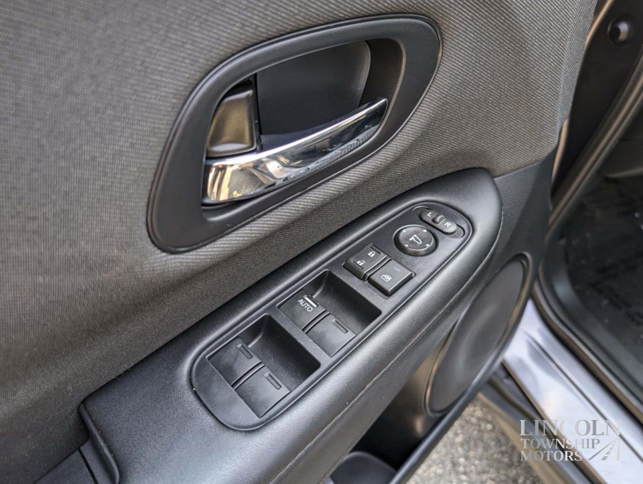 2020 Honda HR-V LX- CLEAN CARFAX, BACKUP CAM, HEATED SEATS & MORE! Photo