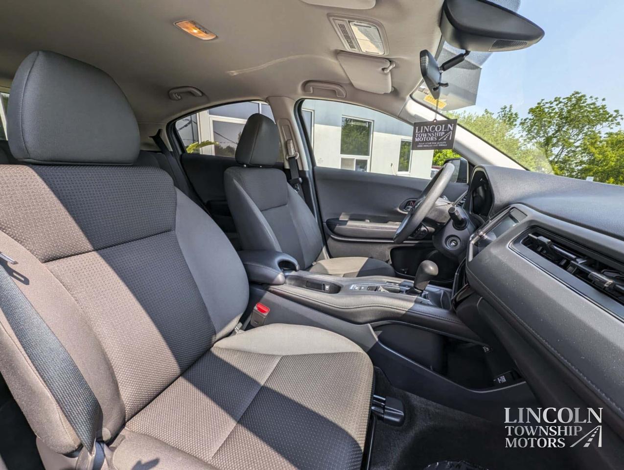 2020 Honda HR-V LX- CLEAN CARFAX, BACKUP CAM, HEATED SEATS & MORE! Photo