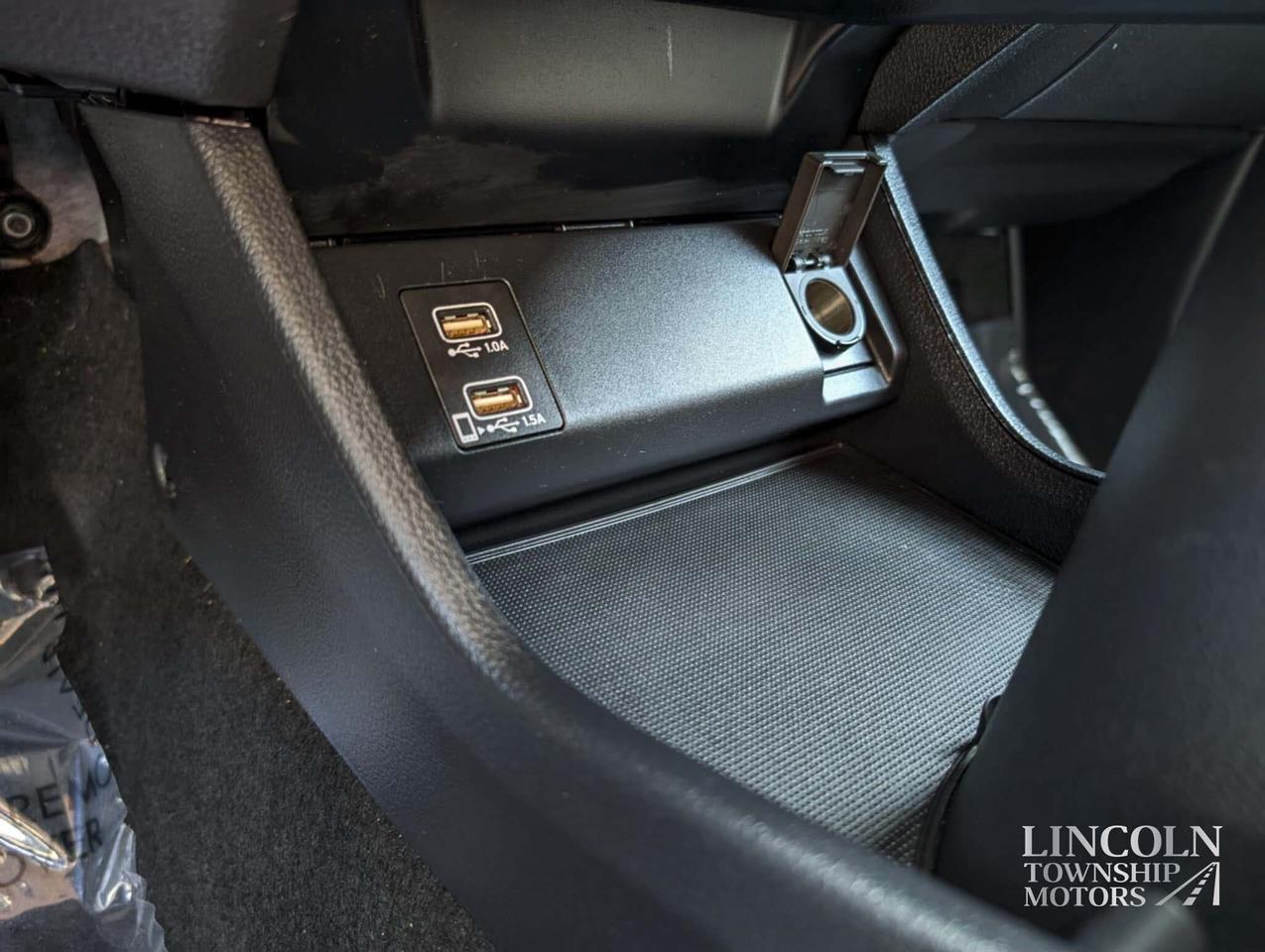 2020 Honda HR-V LX- CLEAN CARFAX, BACKUP CAM, HEATED SEATS & MORE! Photo