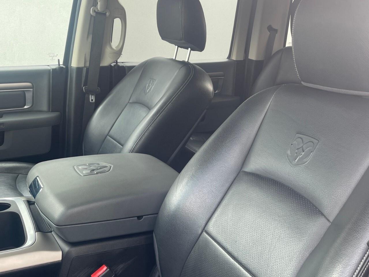 2018 RAM 1500 SLT 4x4 Crew Cab 5'7 Box Diesel/SLT/Navigation/Bac Photo