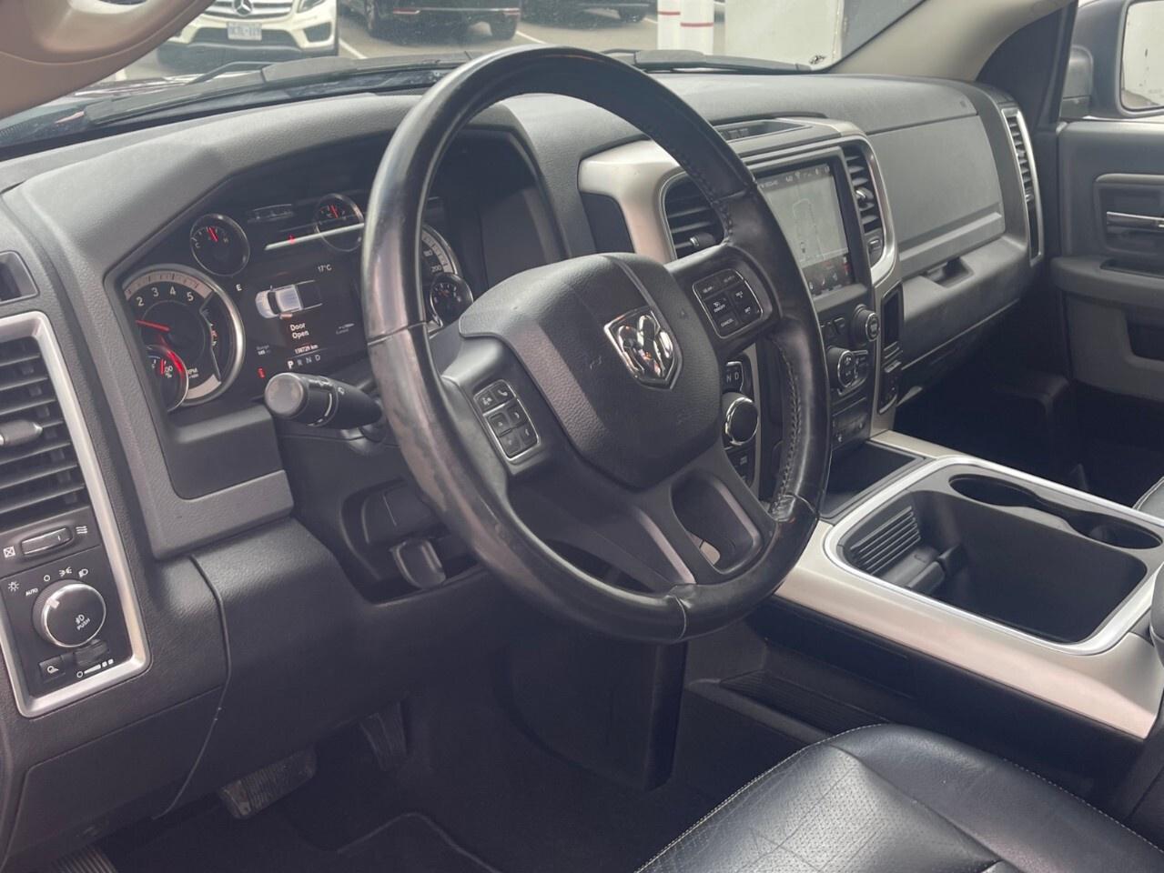 2018 RAM 1500 SLT 4x4 Crew Cab 5'7 Box Diesel/SLT/Navigation/Bac Photo