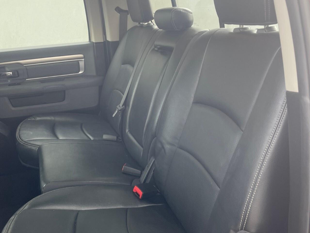 2018 RAM 1500 SLT 4x4 Crew Cab 5'7 Box Diesel/SLT/Navigation/Bac Photo