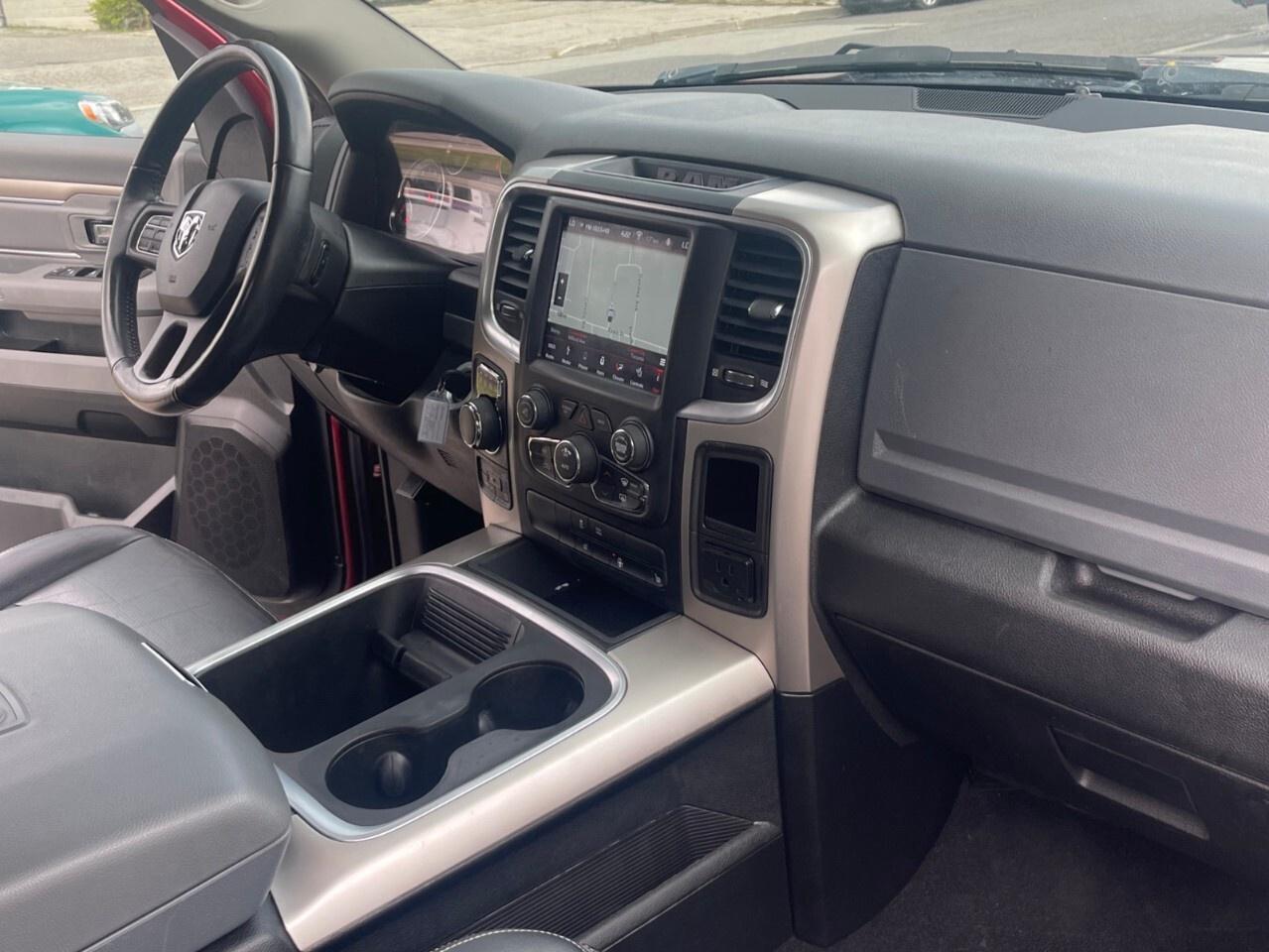 2018 RAM 1500 SLT 4x4 Crew Cab 5'7 Box Diesel/SLT/Navigation/Bac Photo