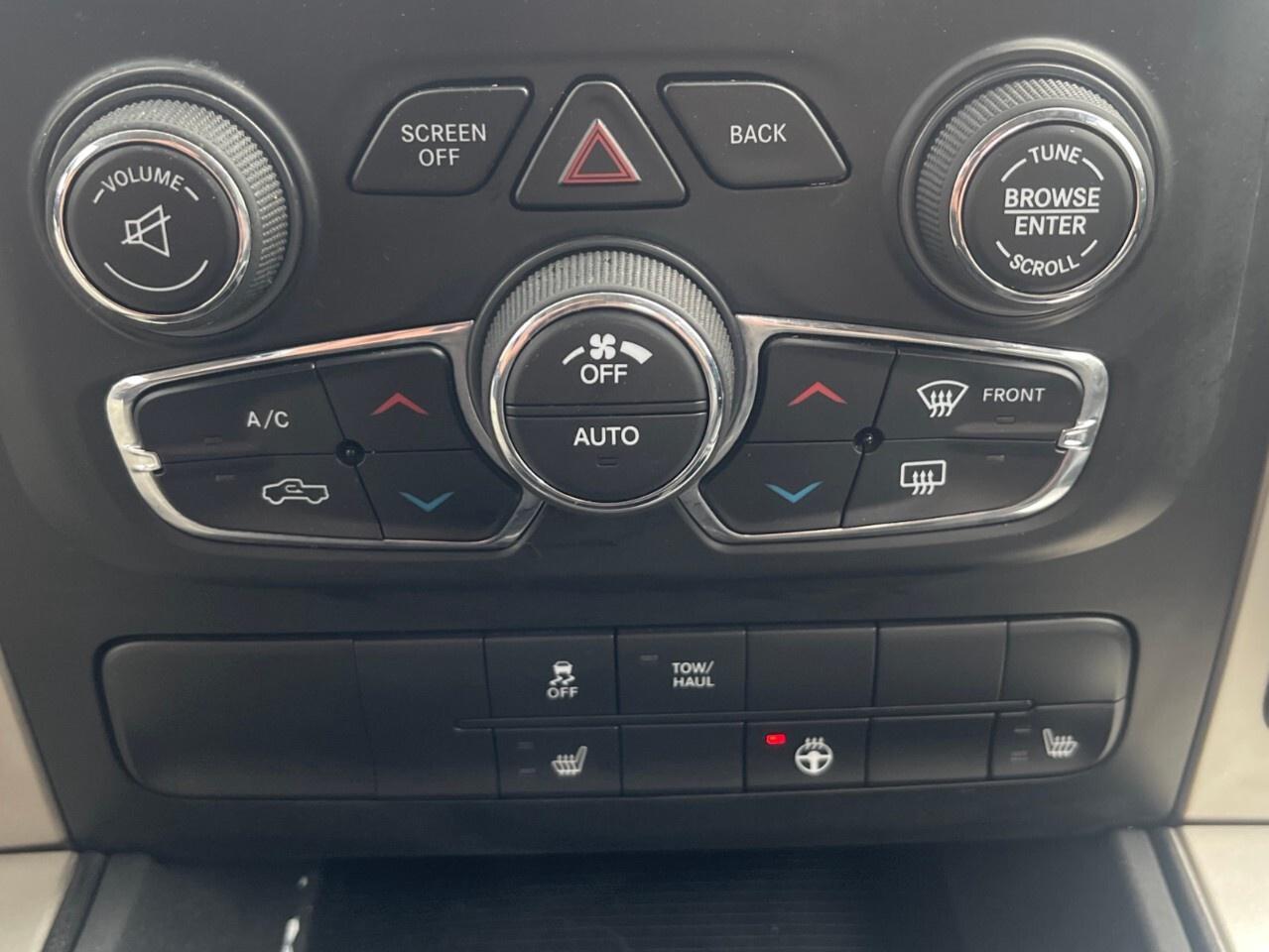 2018 RAM 1500 SLT 4x4 Crew Cab 5'7 Box Diesel/SLT/Navigation/Bac Photo