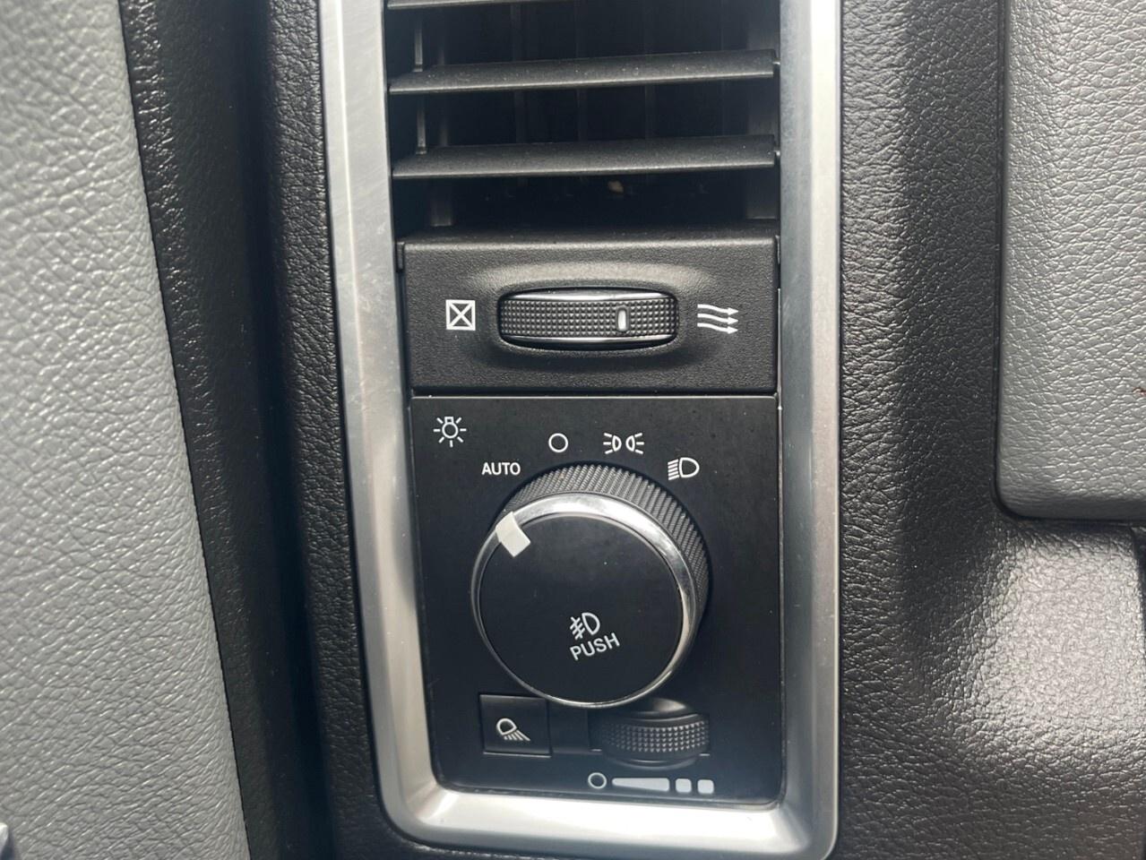 2018 RAM 1500 SLT 4x4 Crew Cab 5'7 Box Diesel/SLT/Navigation/Bac Photo