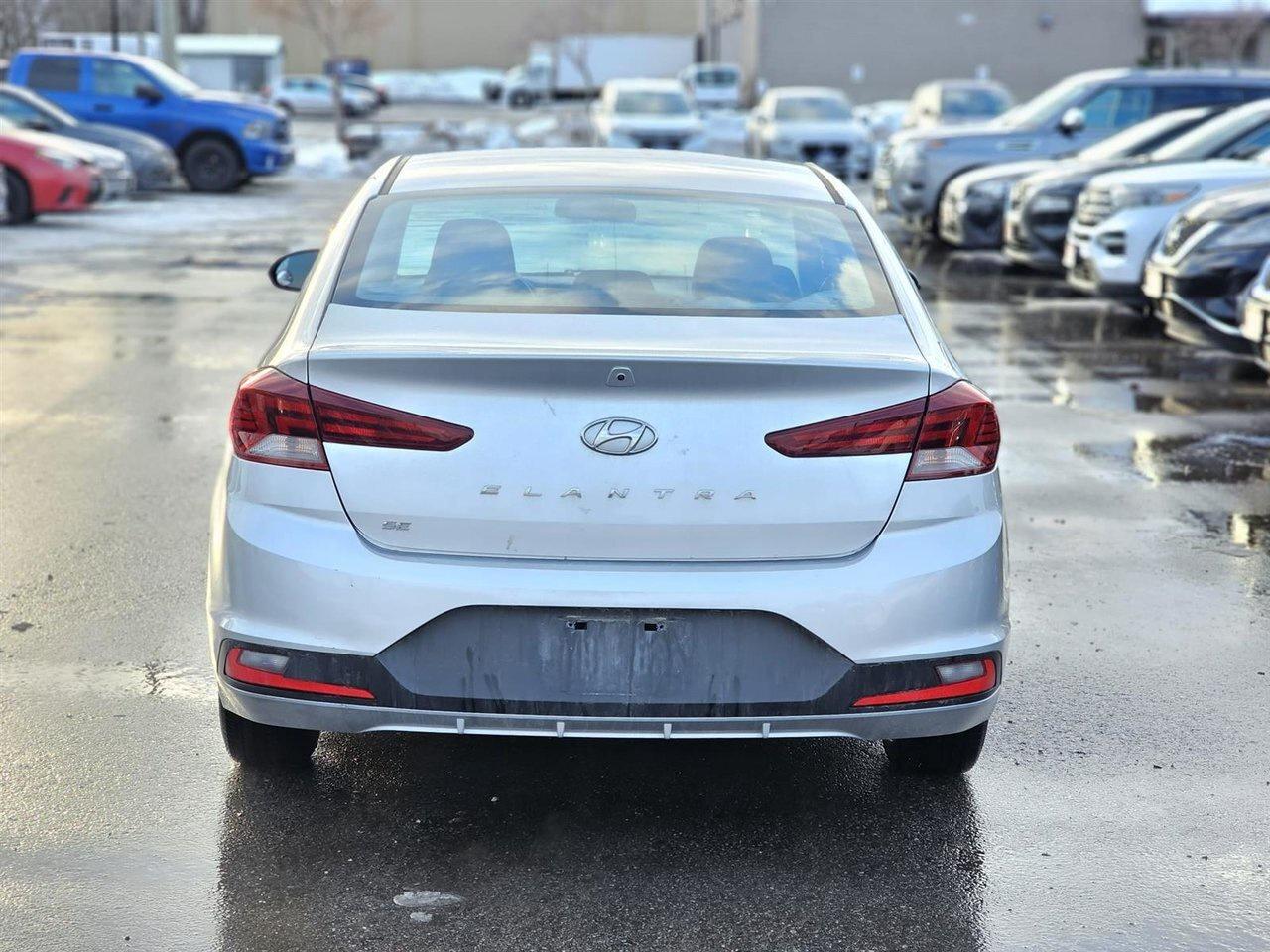 2019 Hyundai Elantra Essential Photo4