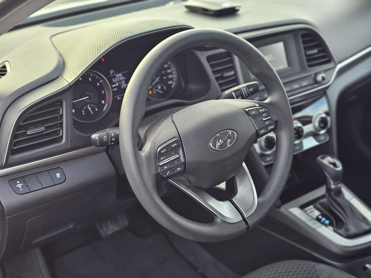 2019 Hyundai Elantra Essential Photo