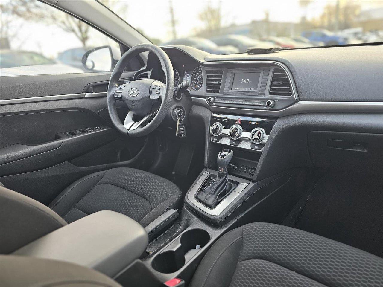 2019 Hyundai Elantra Essential Photo