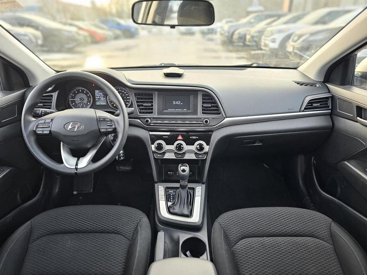 2019 Hyundai Elantra Essential Photo