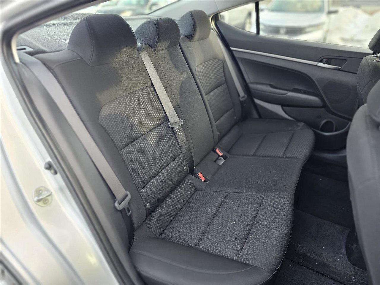 2019 Hyundai Elantra Essential Photo