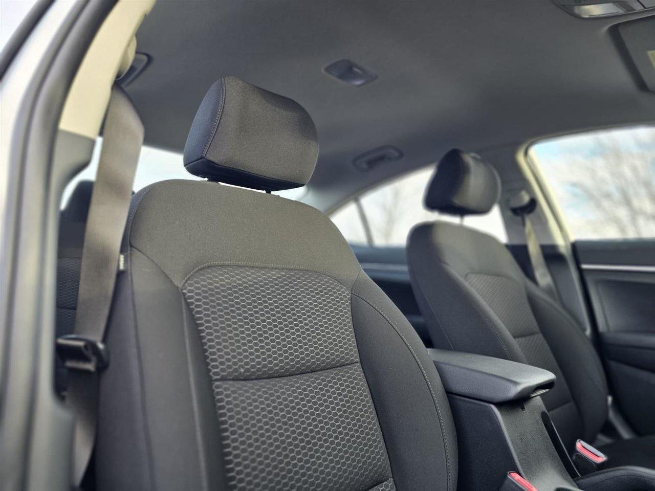 2019 Hyundai Elantra Essential Photo