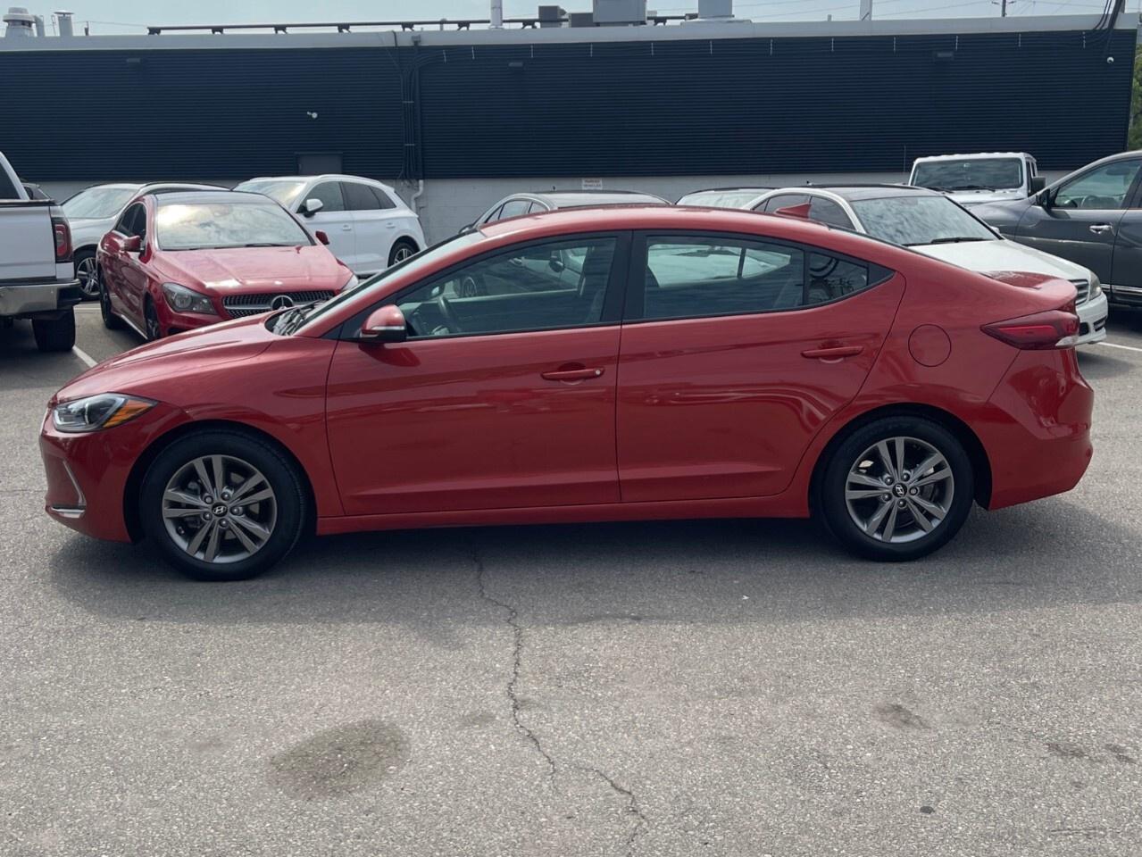2017 Hyundai Elantra 4dr Sdn Auto GL Backup cam/blind spot/ac/bluetooth Photo