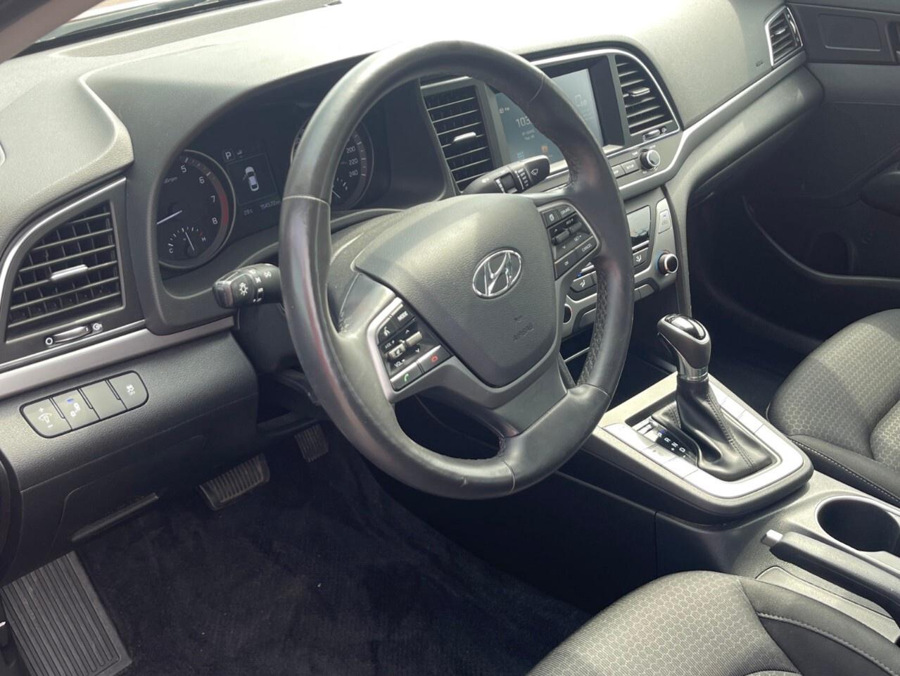 2017 Hyundai Elantra 4dr Sdn Auto GL Backup cam/blind spot/ac/bluetooth Photo