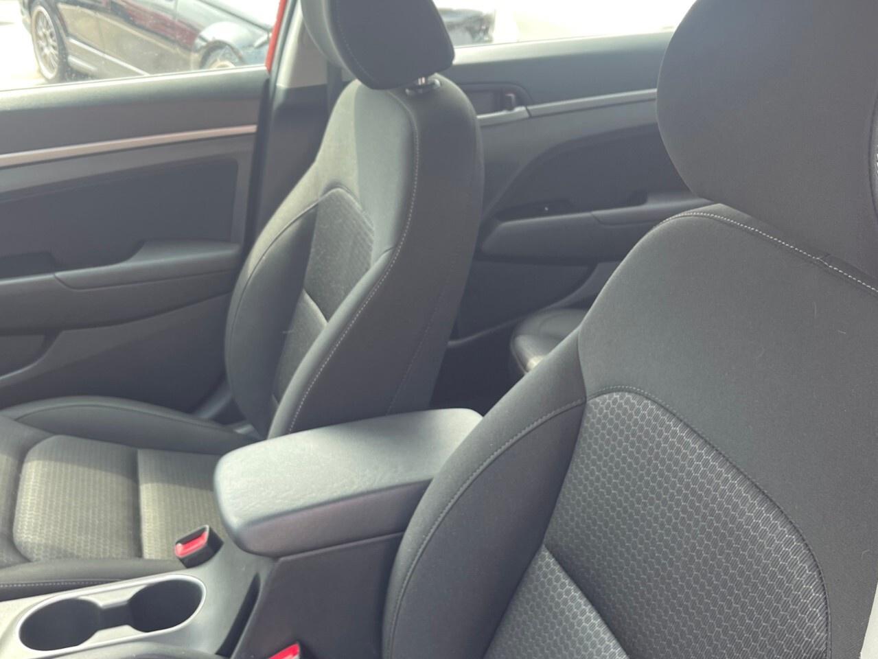 2017 Hyundai Elantra 4dr Sdn Auto GL Backup cam/blind spot/ac/bluetooth Photo