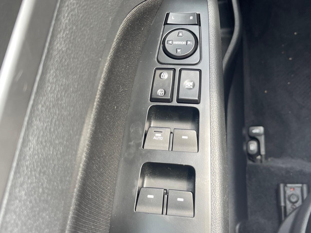 2017 Hyundai Elantra 4dr Sdn Auto GL Backup cam/blind spot/ac/bluetooth Photo