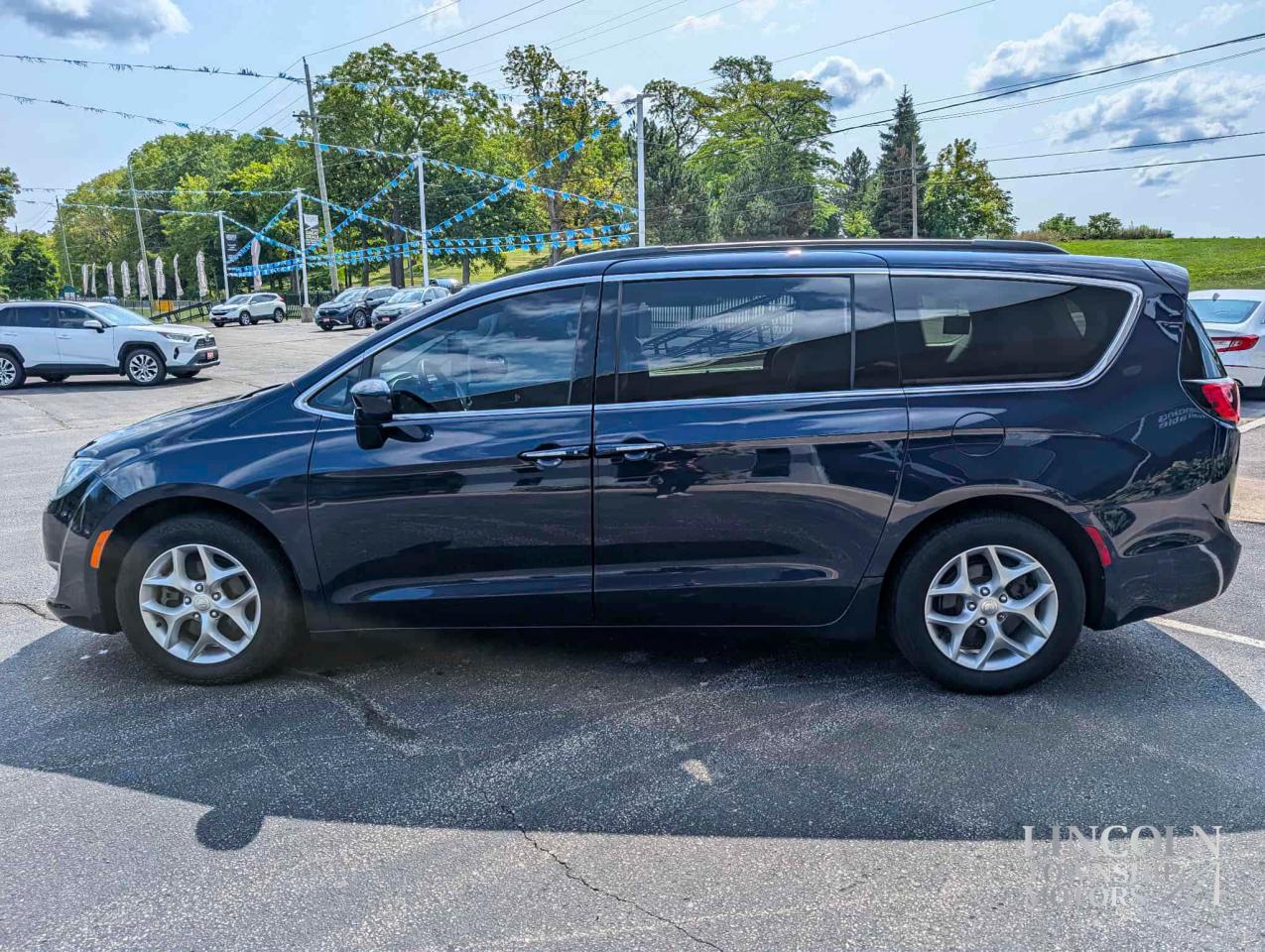 2019 Chrysler Pacifica Touring Plus - DVD, NAV, 7 SEATS, CLEAN CARFAX Photo