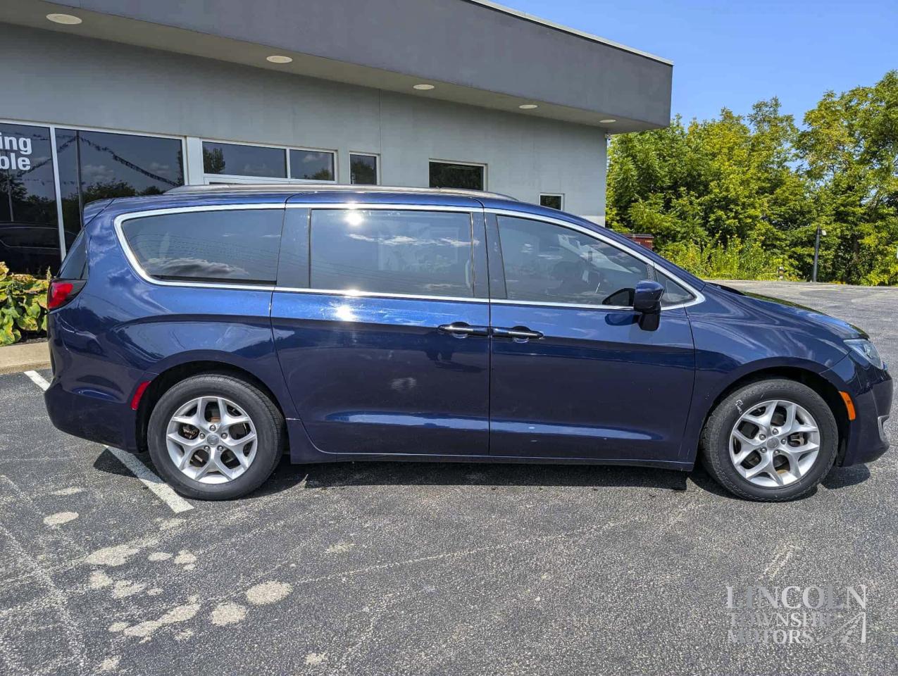 2019 Chrysler Pacifica Touring Plus - DVD, NAV, 7 SEATS, CLEAN CARFAX Photo