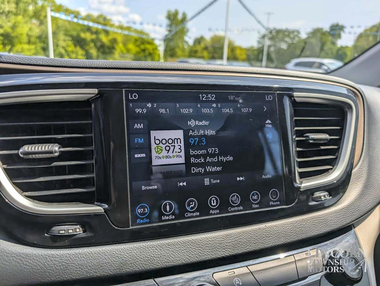 2019 Chrysler Pacifica Touring Plus - DVD, NAV, 7 SEATS, CLEAN CARFAX Photo