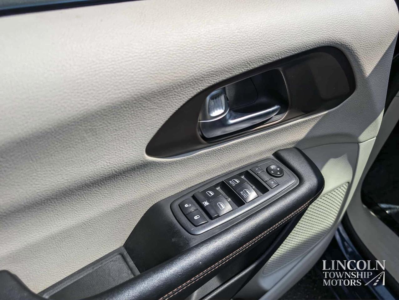 2019 Chrysler Pacifica Touring Plus - DVD, NAV, 7 SEATS, CLEAN CARFAX Photo