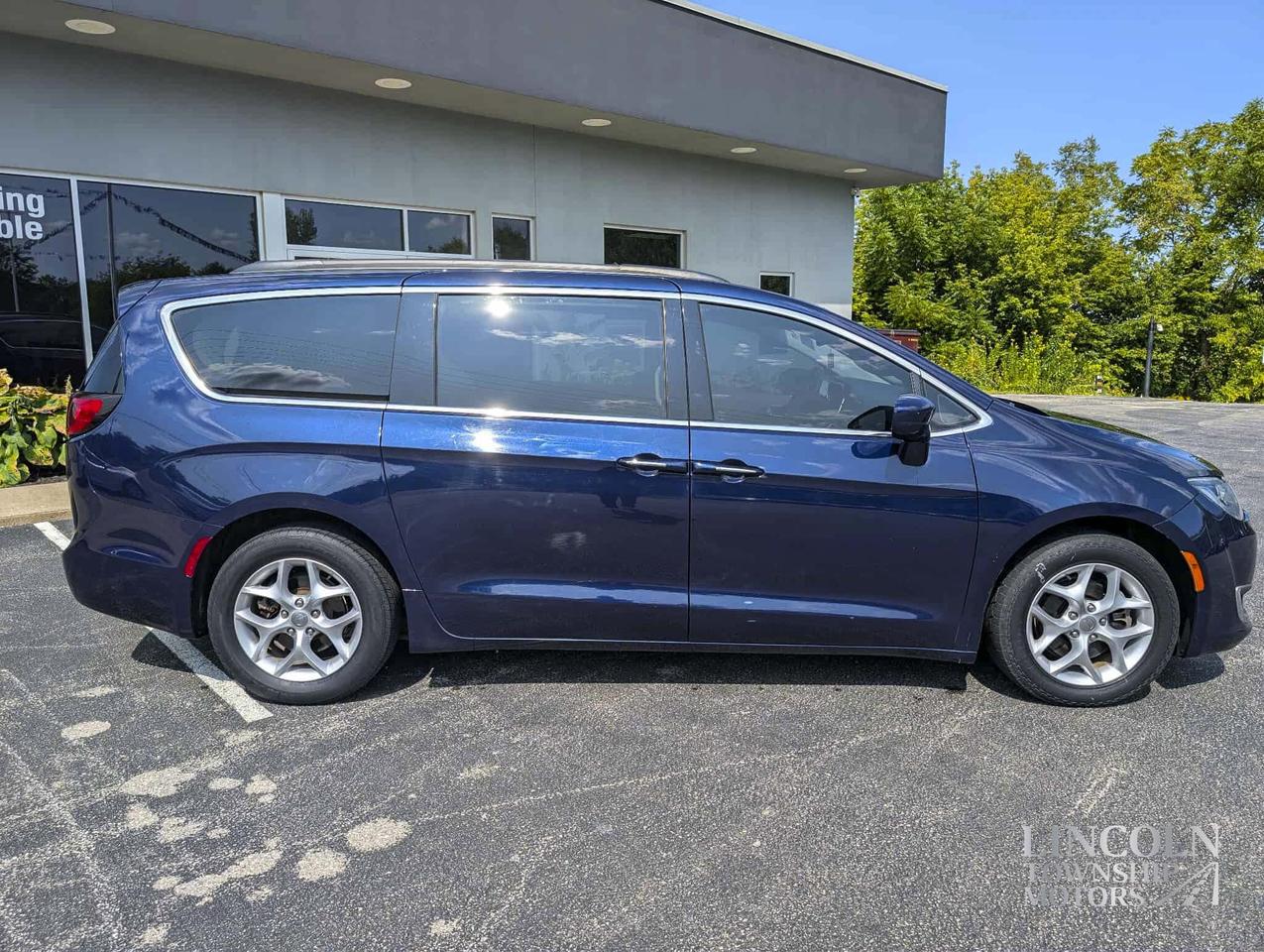 2019 Chrysler Pacifica Touring Plus - DVD, NAV, 7 SEATS, CLEAN CARFAX Photo