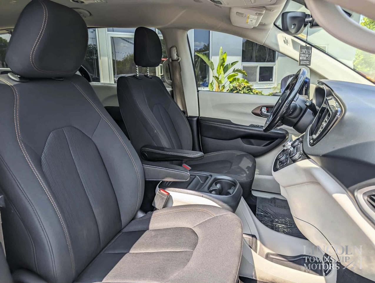 2019 Chrysler Pacifica Touring Plus - DVD, NAV, 7 SEATS, CLEAN CARFAX Photo