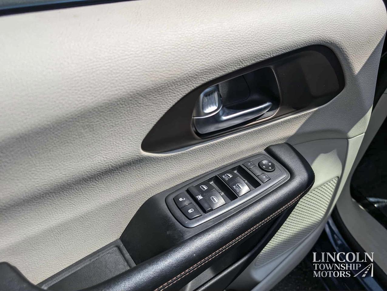 2019 Chrysler Pacifica Touring Plus - DVD, NAV, 7 SEATS, CLEAN CARFAX Photo