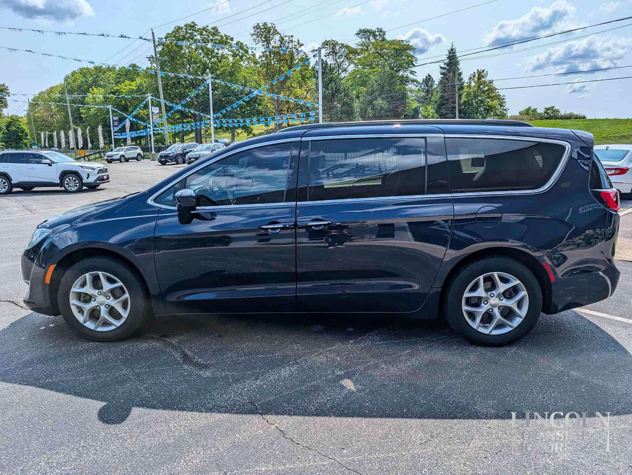 2019 Chrysler Pacifica Touring Plus - DVD, NAV, 7 SEATS, CLEAN CARFAX Photo