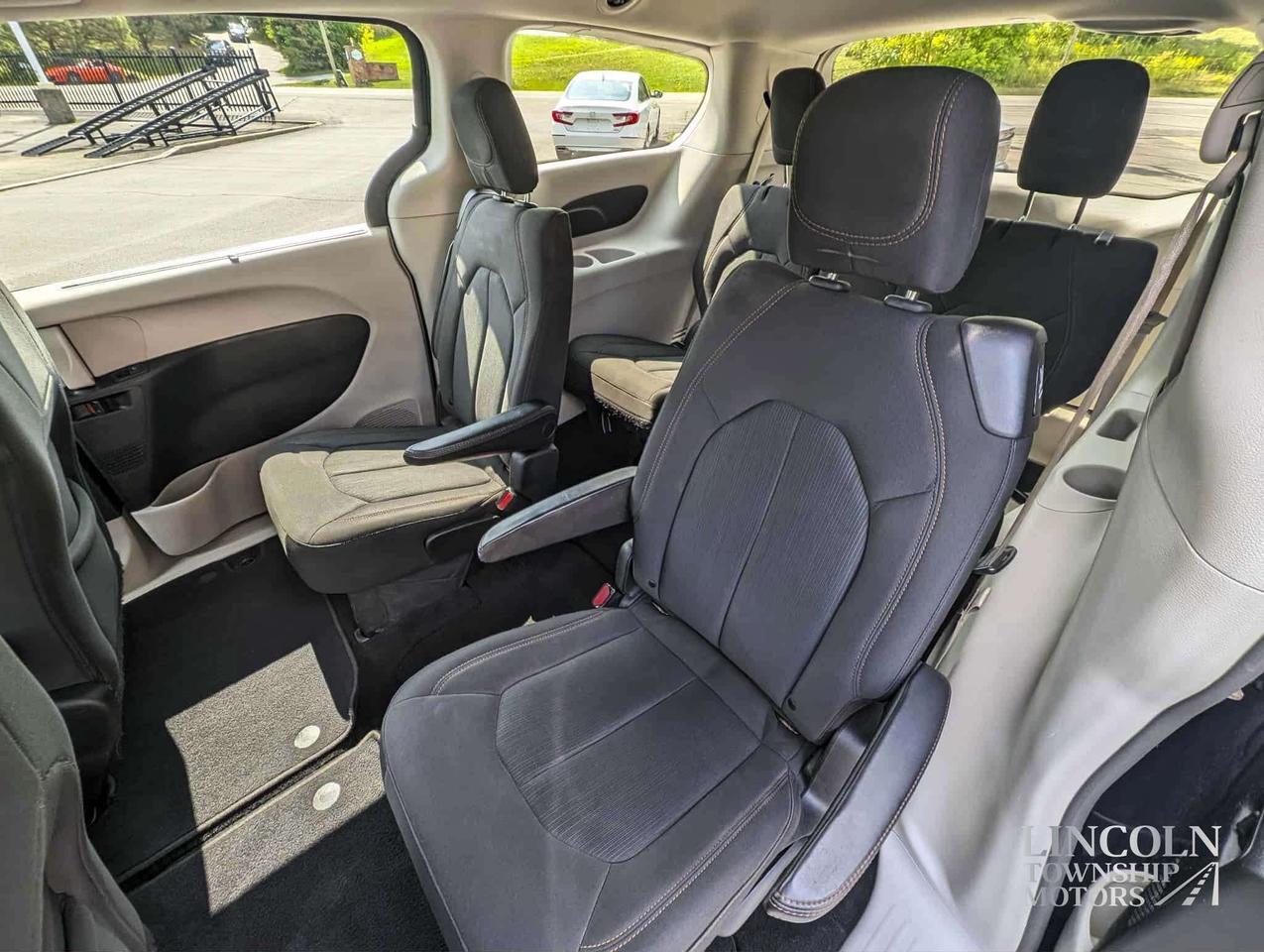 2019 Chrysler Pacifica Touring Plus - DVD, NAV, 7 SEATS, CLEAN CARFAX Photo