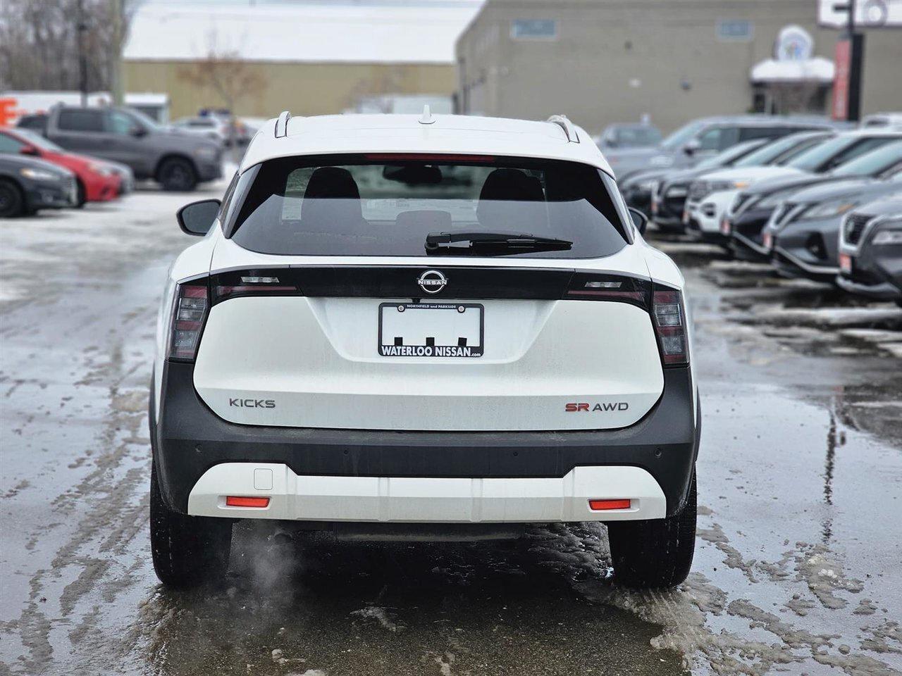 2025 Nissan Kicks SR Photo4