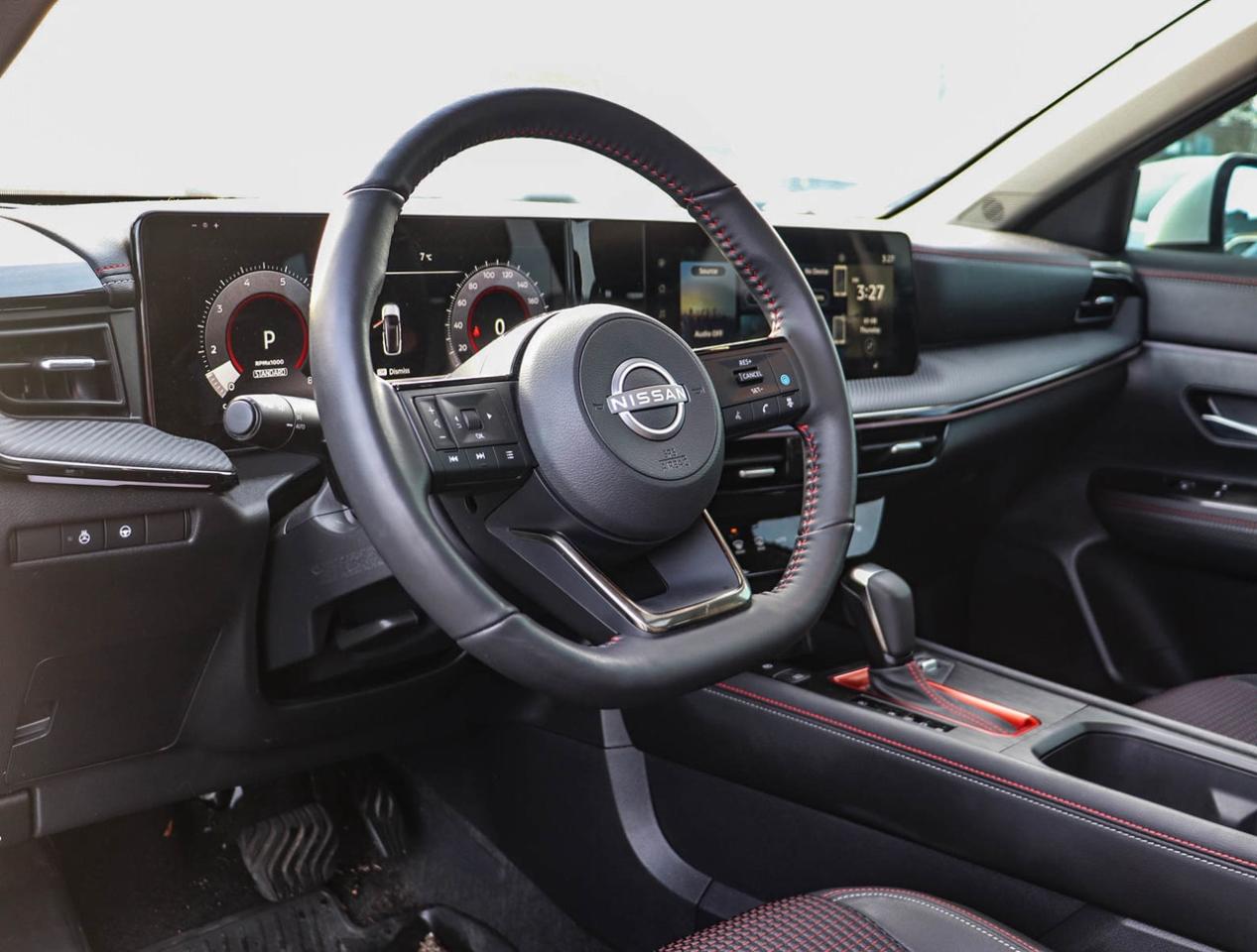 2025 Nissan Kicks SR PREMIUM WITH SPORT WHEEL PACKAGE !!! NO ACCIDEN Photo