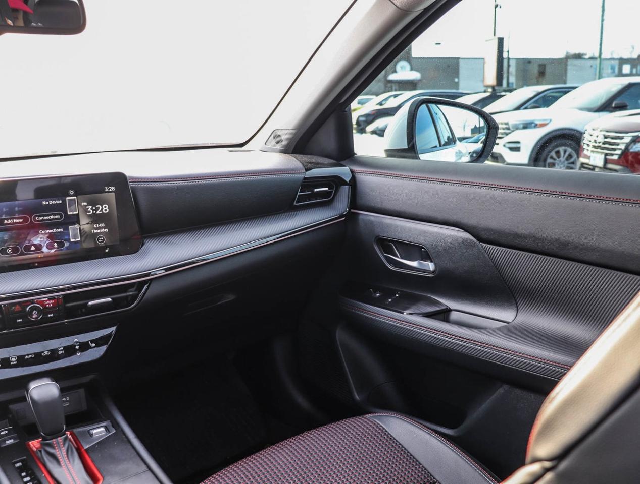 2025 Nissan Kicks SR PREMIUM WITH SPORT WHEEL PACKAGE !!! NO ACCIDEN Photo