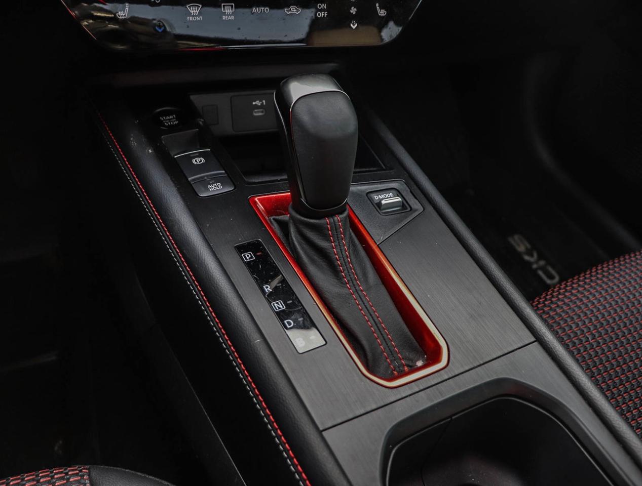 2025 Nissan Kicks SR PREMIUM WITH SPORT WHEEL PACKAGE !!! NO ACCIDEN Photo