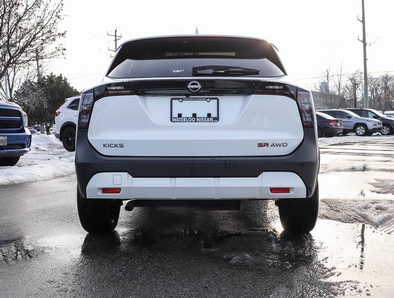 2025 Nissan Kicks SR PREMIUM WITH SPORT WHEEL PACKAGE !!! NO ACCIDEN Photo