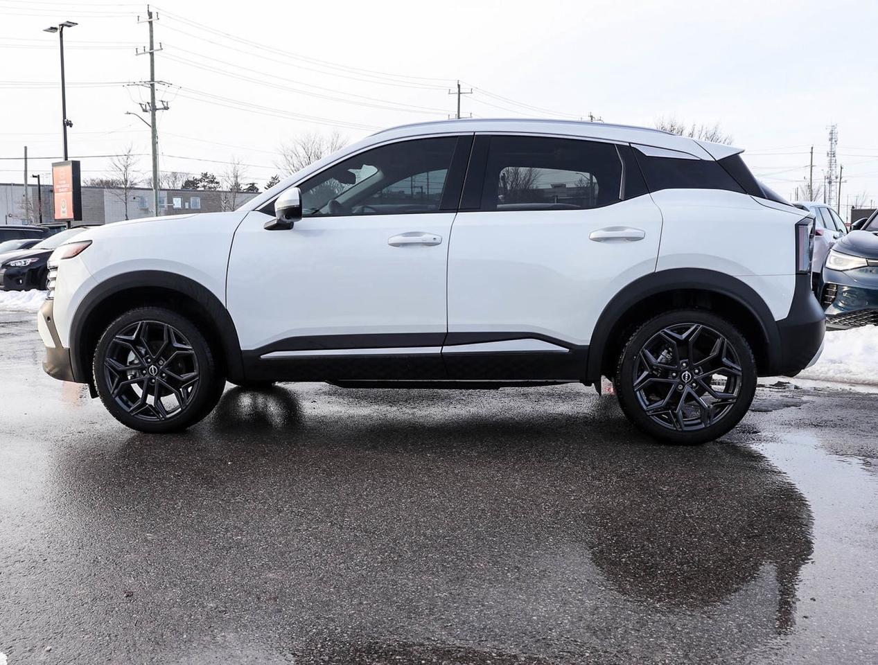 2025 Nissan Kicks SR PREMIUM WITH SPORT WHEEL PACKAGE !!! NO ACCIDEN Photo