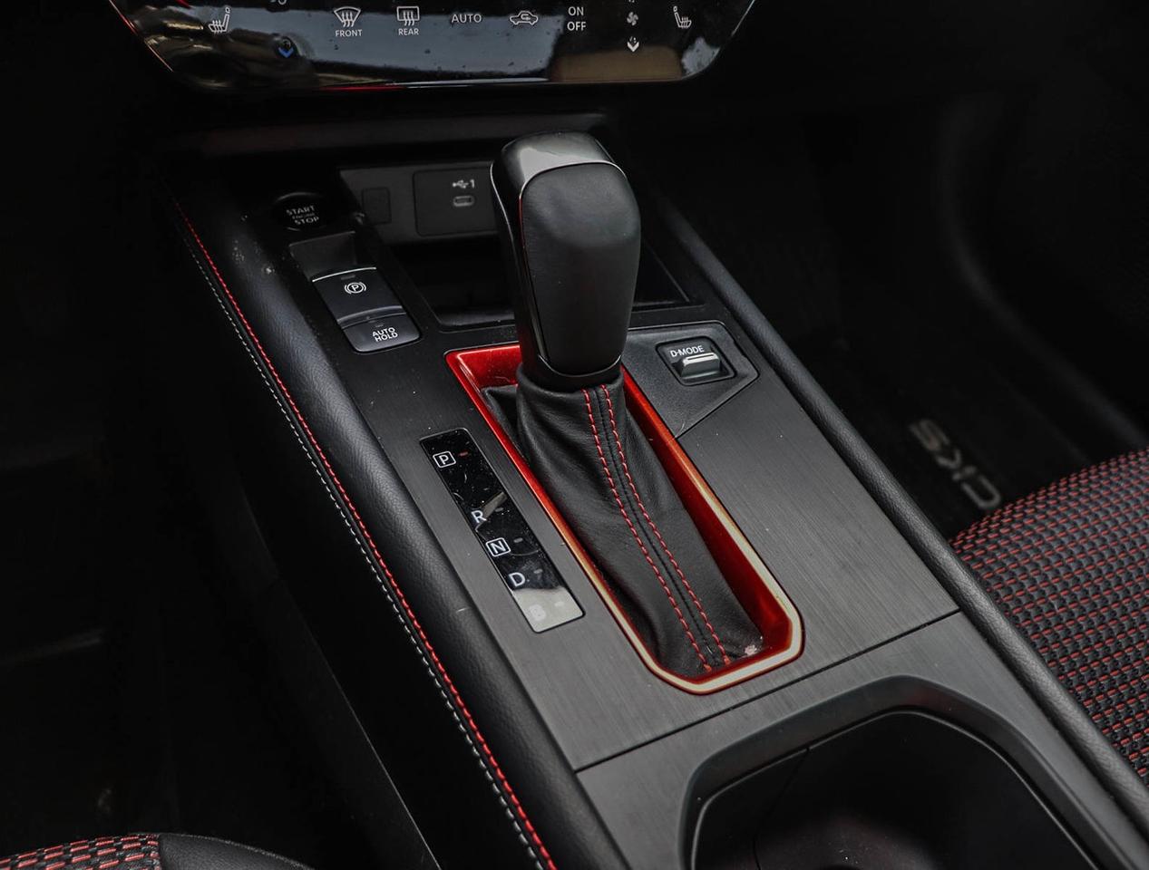 2025 Nissan Kicks SR PREMIUM WITH SPORT WHEEL PACKAGE !!! NO ACCIDEN Photo