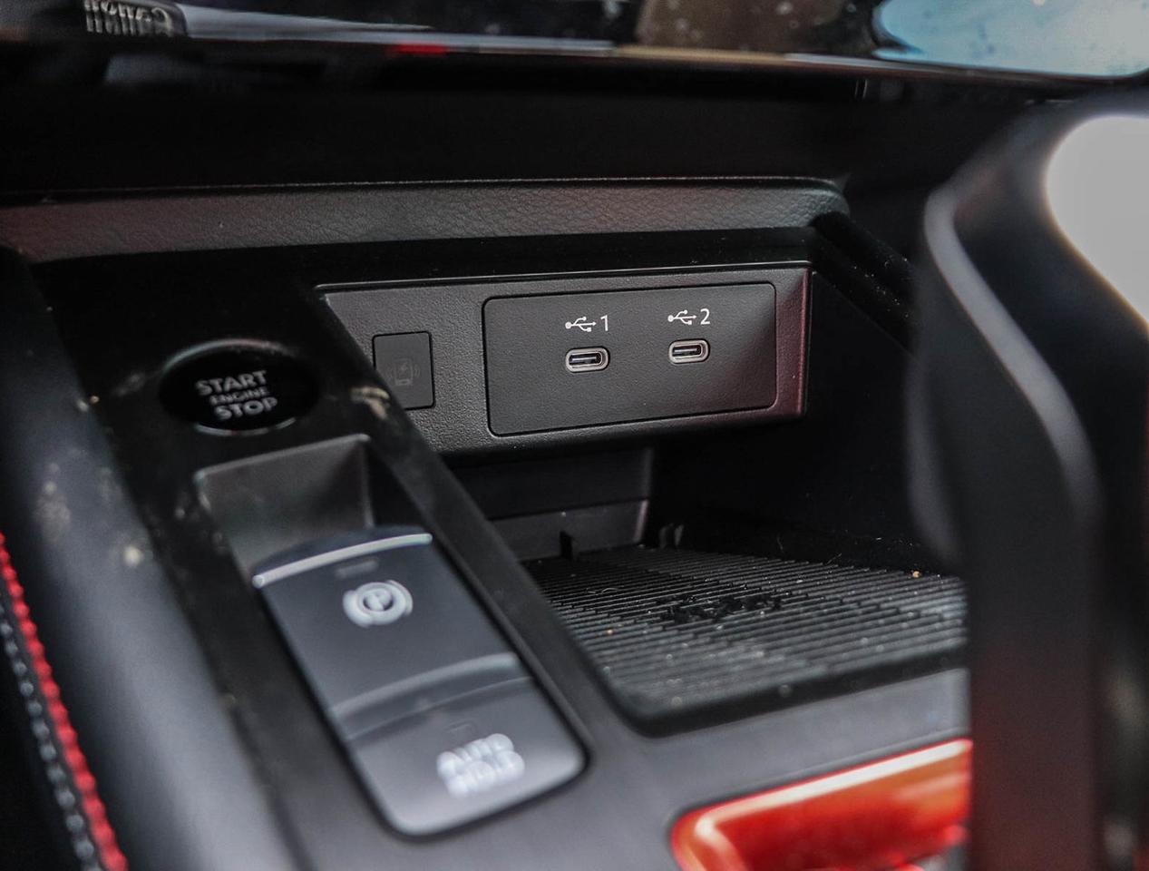 2025 Nissan Kicks SR PREMIUM WITH SPORT WHEEL PACKAGE !!! NO ACCIDEN Photo