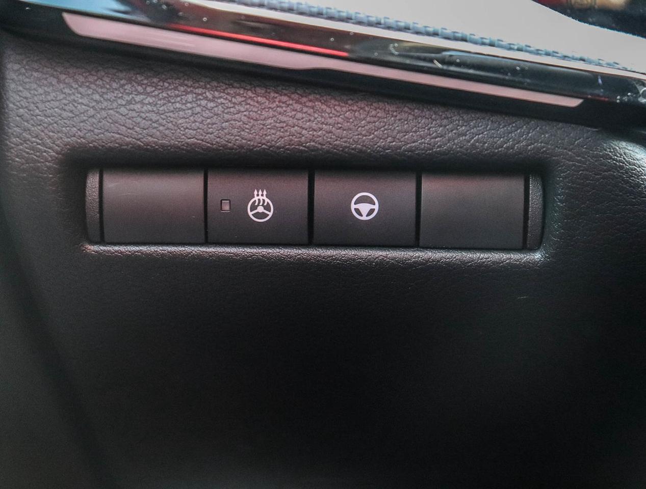 2025 Nissan Kicks SR PREMIUM WITH SPORT WHEEL PACKAGE !!! NO ACCIDEN Photo