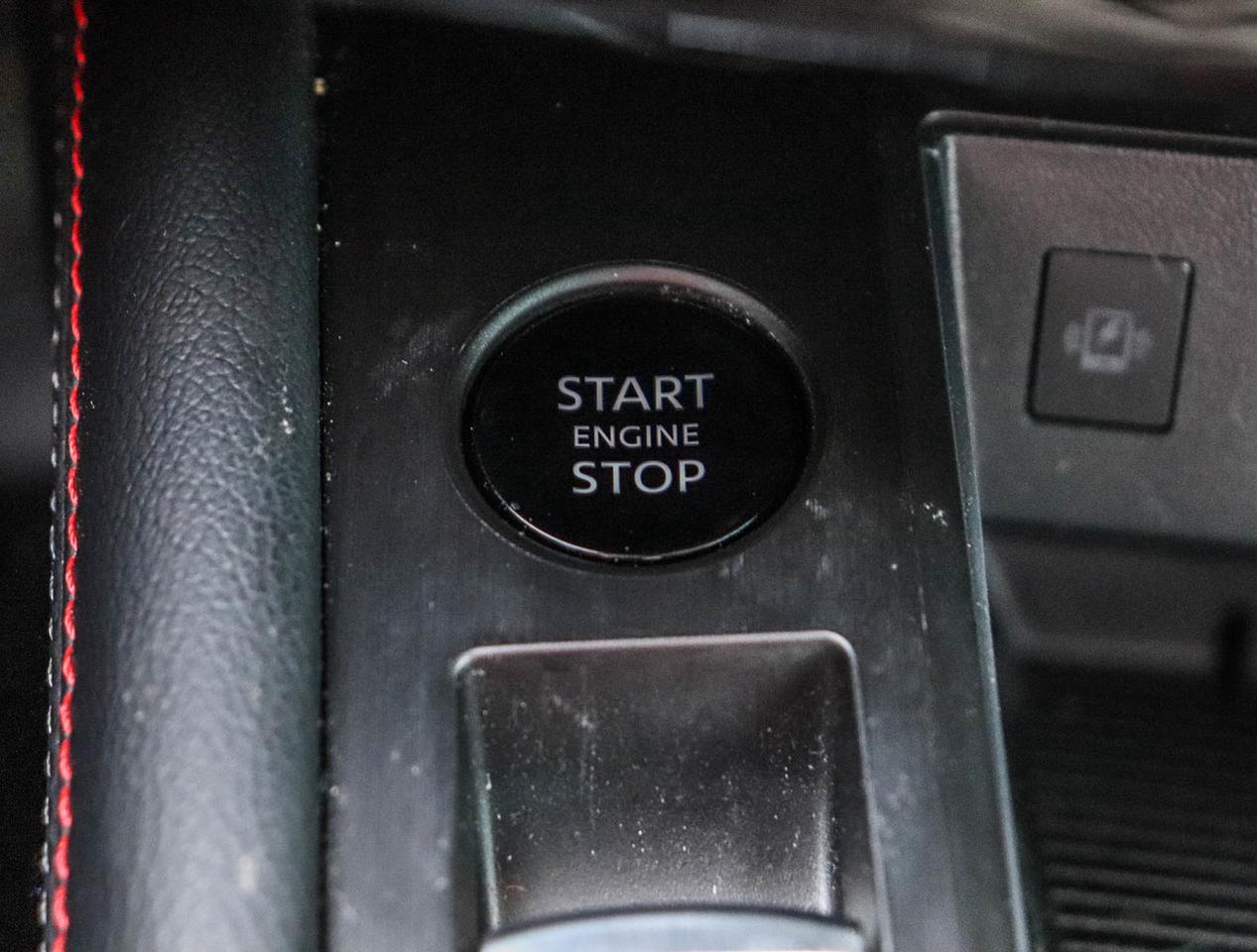 2025 Nissan Kicks SR PREMIUM WITH SPORT WHEEL PACKAGE !!! NO ACCIDEN Photo