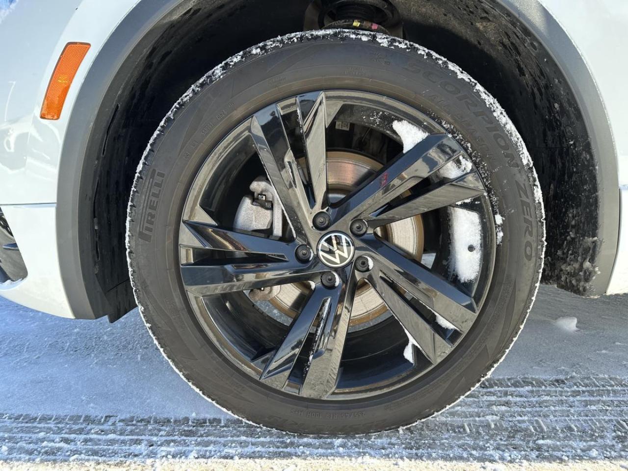 2024 Volkswagen Tiguan Comfortline R-Line Black Edition AWD - LOW KMS Photo