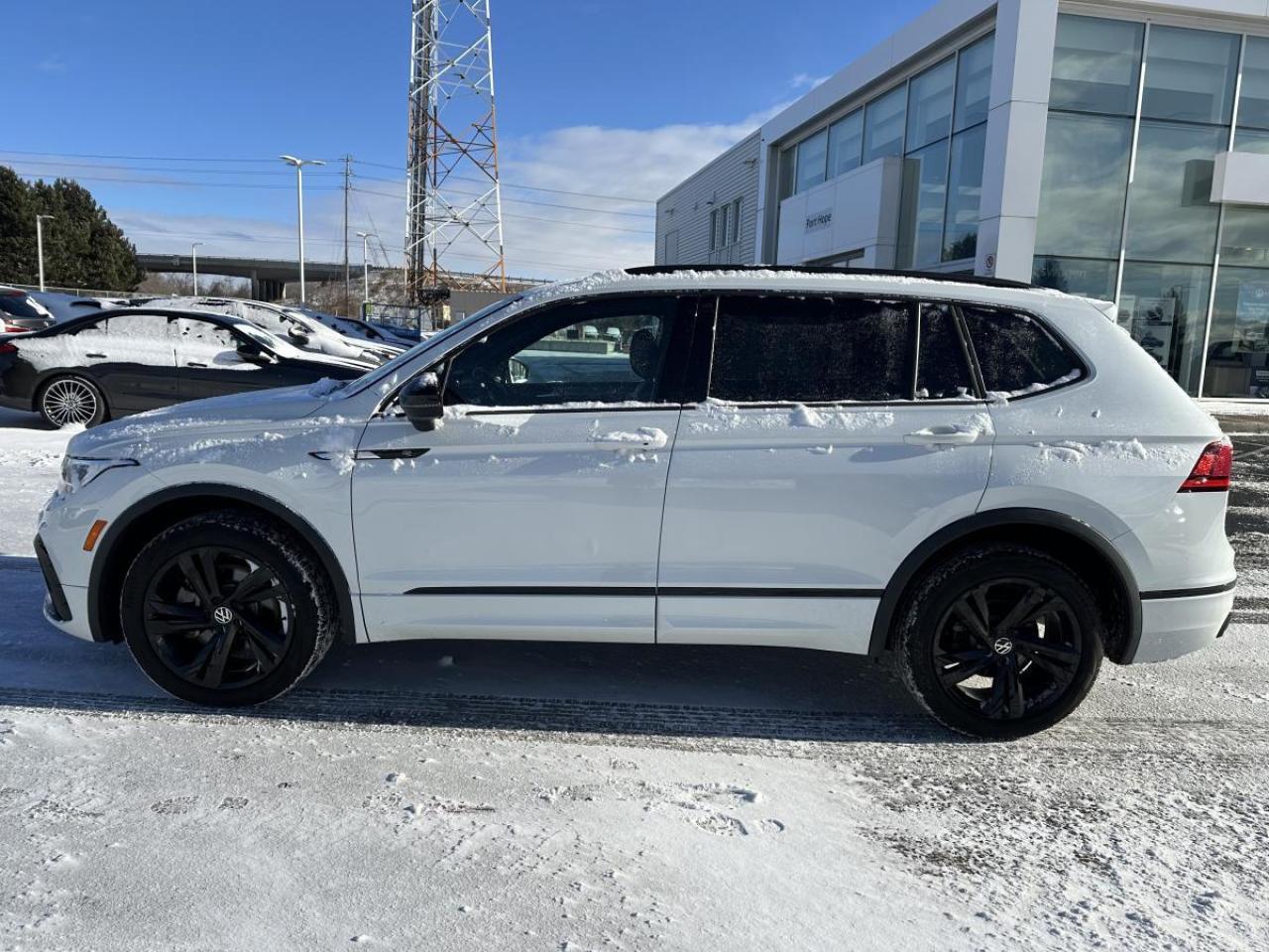 2024 Volkswagen Tiguan Comfortline R-Line Black Edition AWD - LOW KMS Photo