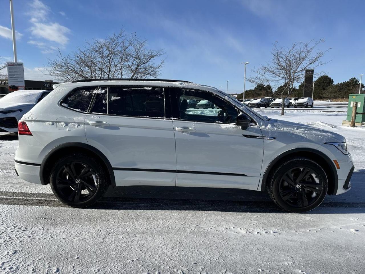 2024 Volkswagen Tiguan Comfortline R-Line Black Edition AWD - LOW KMS Photo