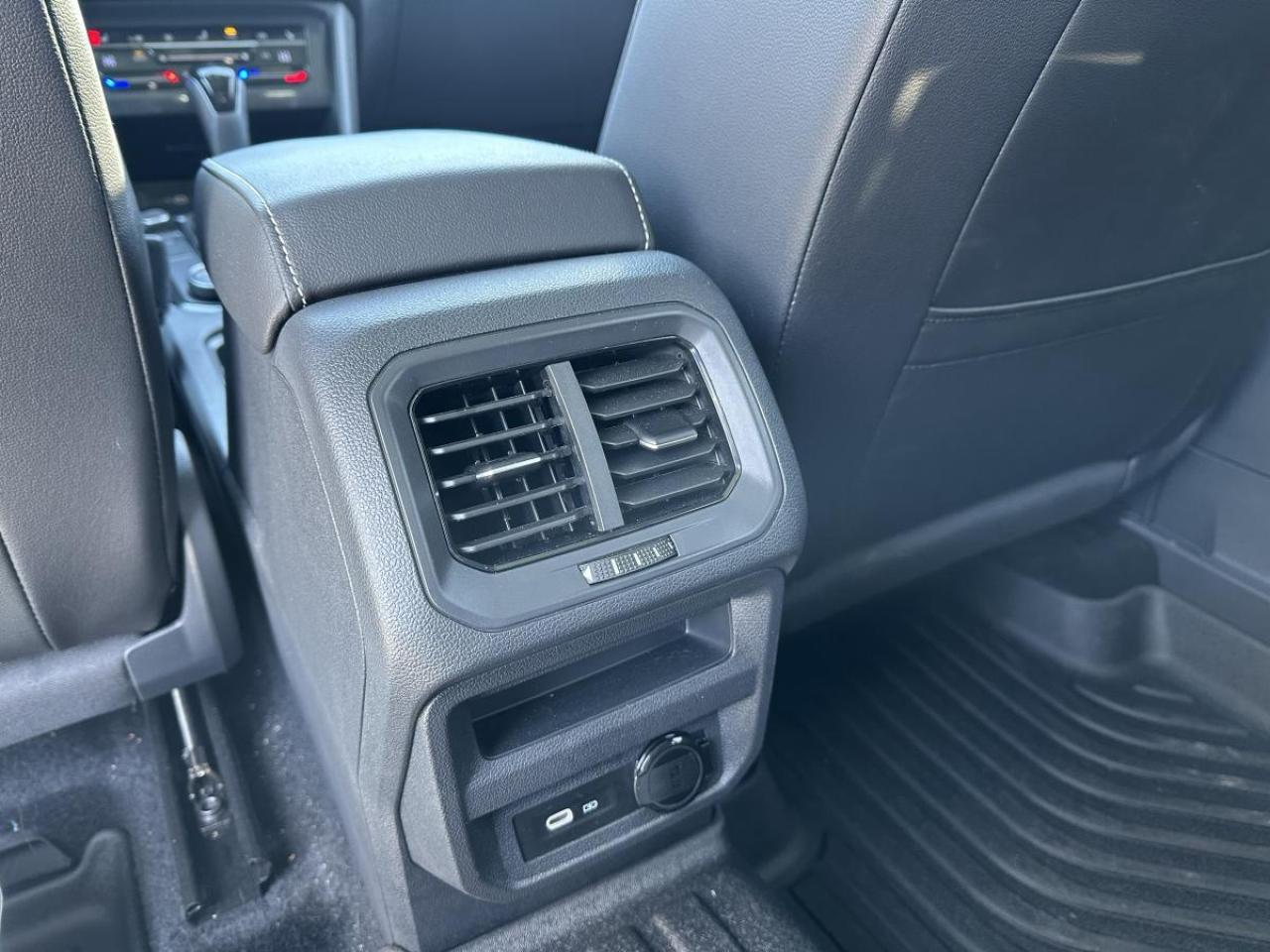 2024 Volkswagen Tiguan Comfortline R-Line Black Edition AWD - LOW KMS Photo