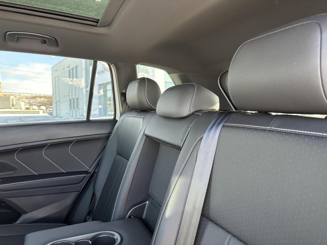 2024 Volkswagen Tiguan Comfortline R-Line Black Edition AWD - LOW KMS Photo