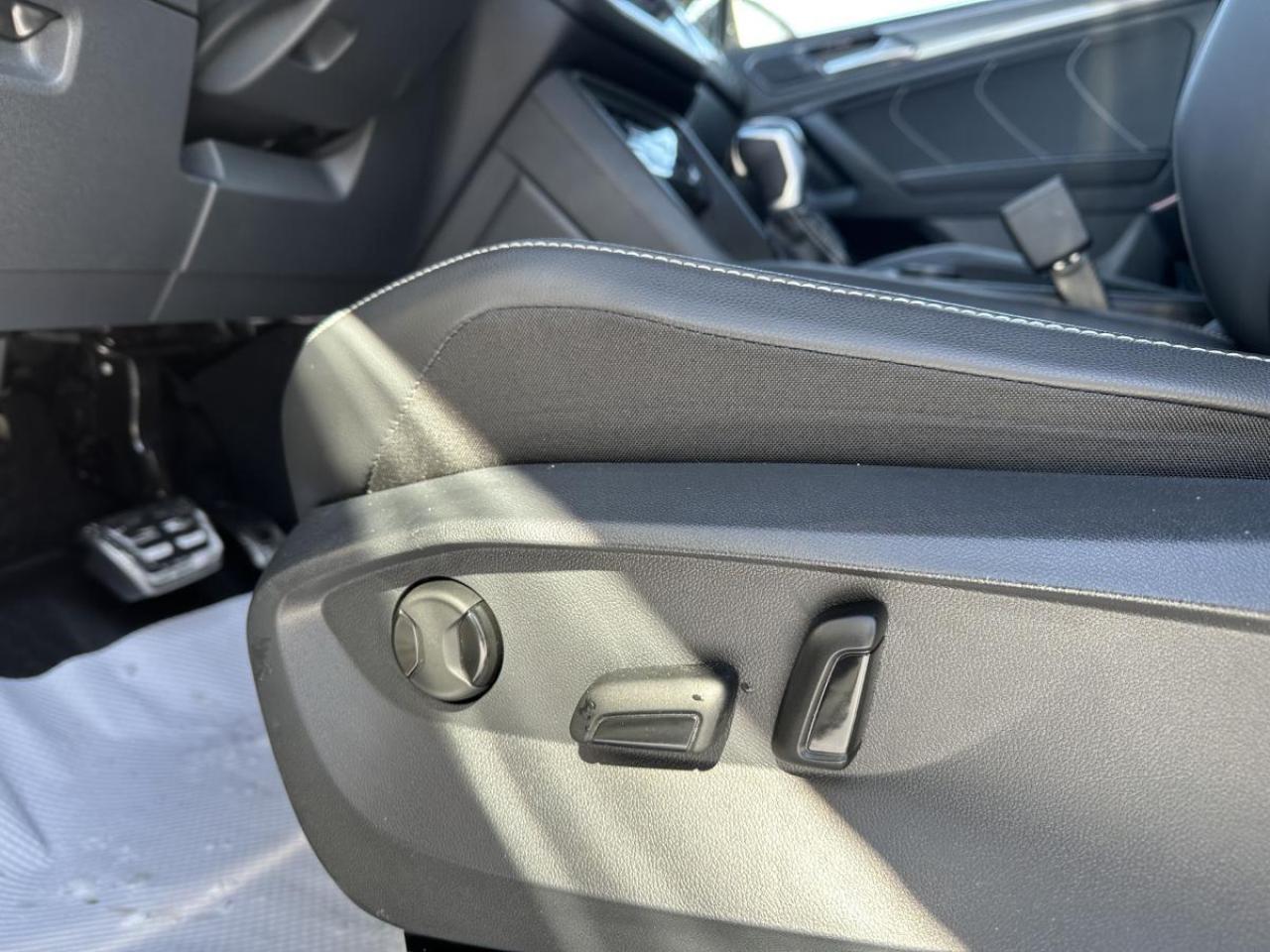 2024 Volkswagen Tiguan Comfortline R-Line Black Edition AWD - LOW KMS Photo