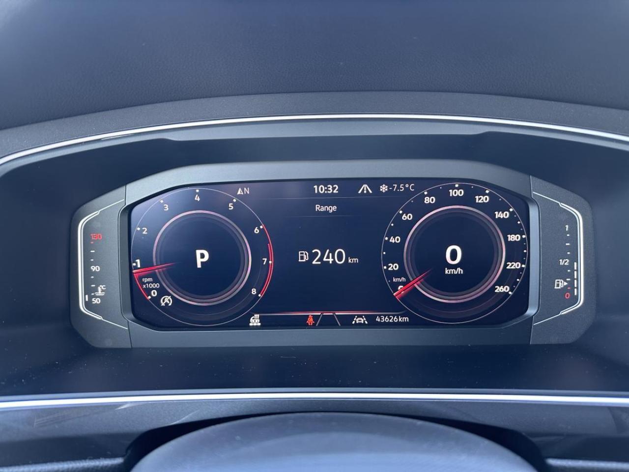 2024 Volkswagen Tiguan Comfortline R-Line Black Edition AWD - LOW KMS Photo