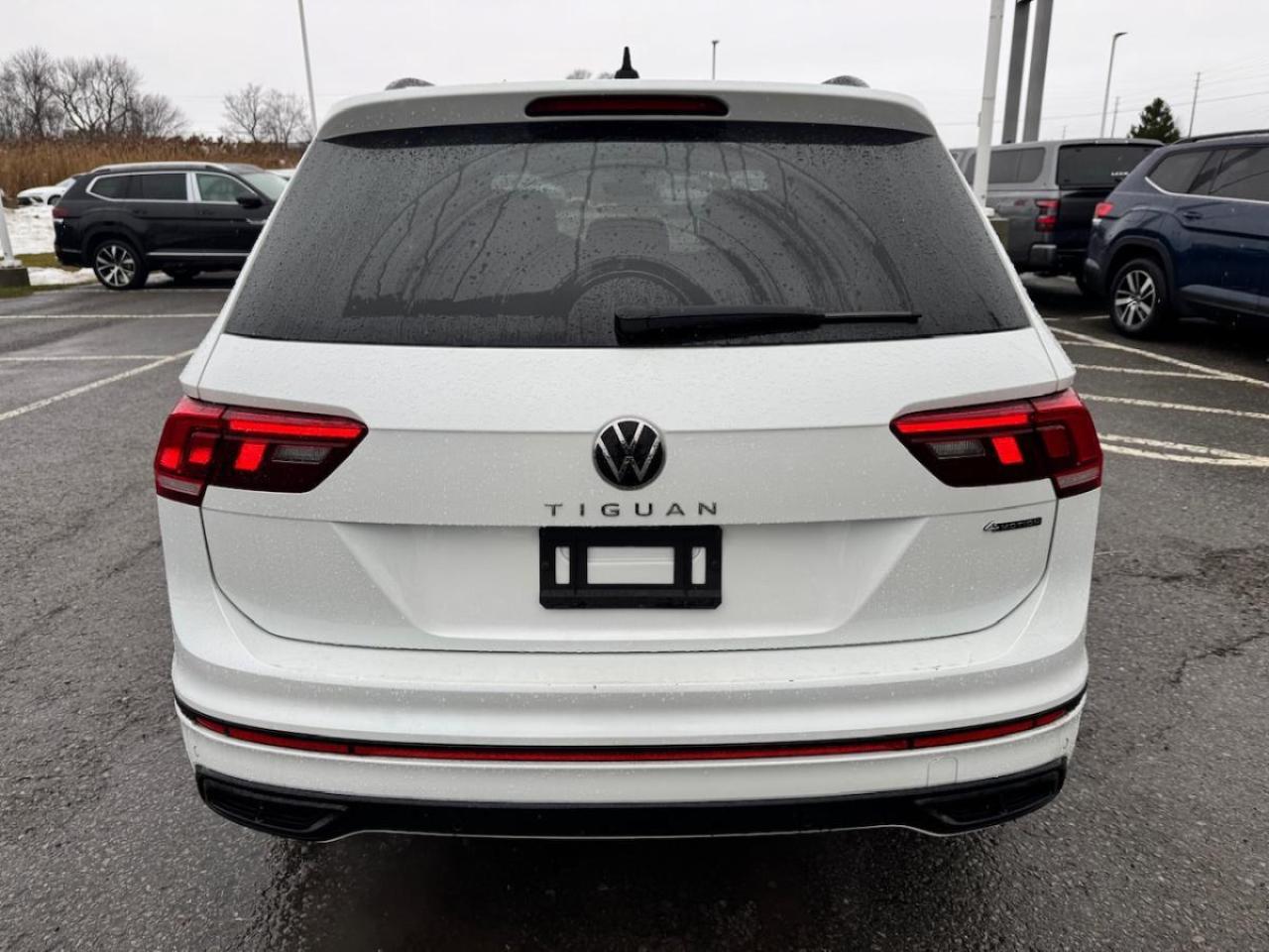 2024 Volkswagen Tiguan Comfortline R-Line Black Edition AWD - LOW KMS Photo