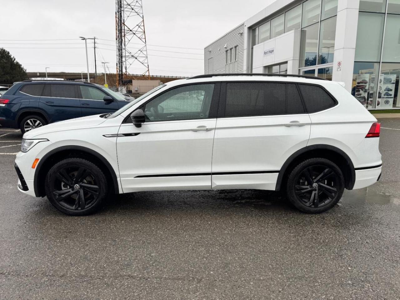 2024 Volkswagen Tiguan Comfortline R-Line Black Edition AWD - LOW KMS Photo