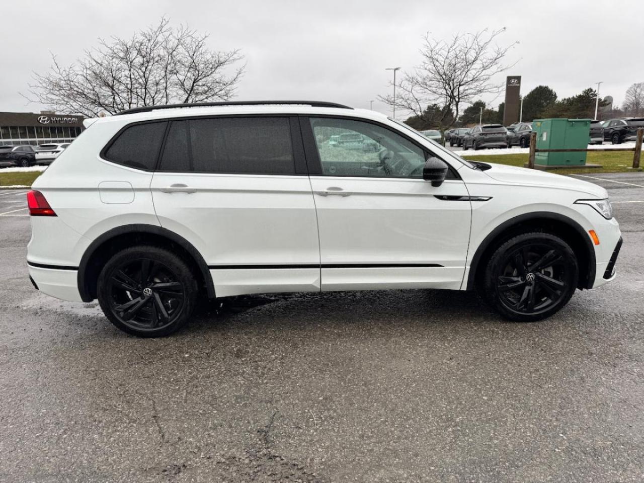 2024 Volkswagen Tiguan Comfortline R-Line Black Edition AWD - LOW KMS Photo