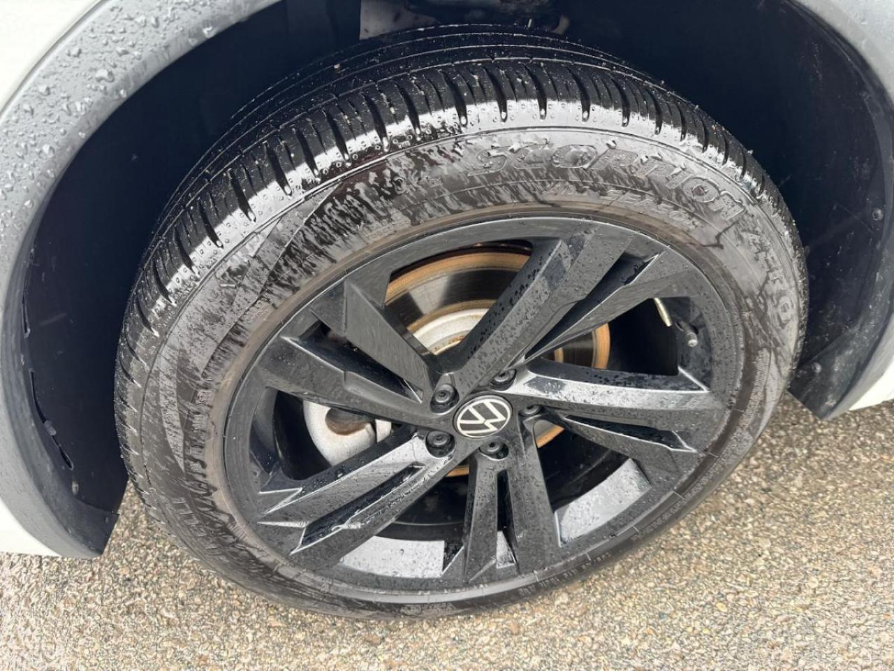 2024 Volkswagen Tiguan Comfortline R-Line Black Edition AWD - LOW KMS Photo