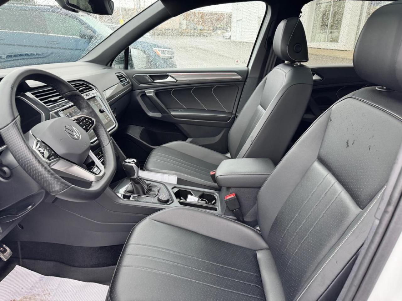 2024 Volkswagen Tiguan Comfortline R-Line Black Edition AWD - LOW KMS Photo